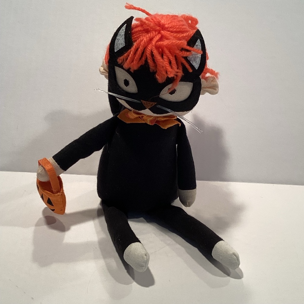 Target Hyde and Eek Halloween 2019 stuffed shelf sitter trick or treater